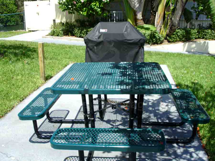 ABACO BAY Grill and Picnic Table